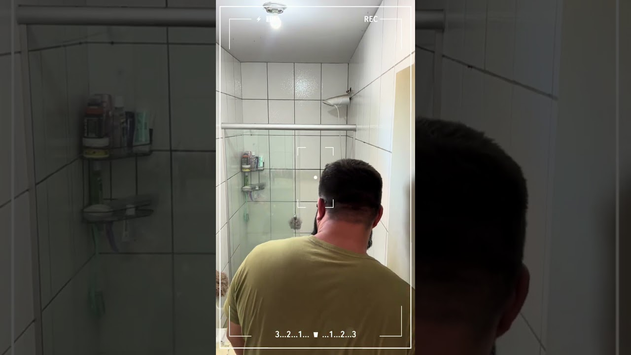 Contratei o eletricista para arrumar o chuveiro!!