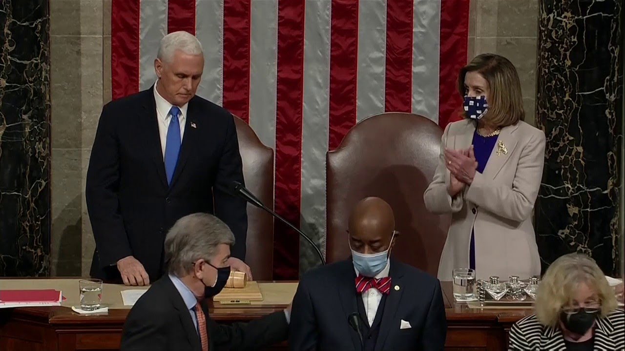 Este es el momento en el que Pence confirma la derrota de Trump a pesar del asalto al Capitolio