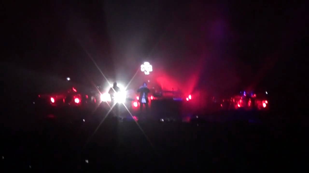 Massive Attack - Atlas Air live @ Tesla Arena Prague 21.6.2010