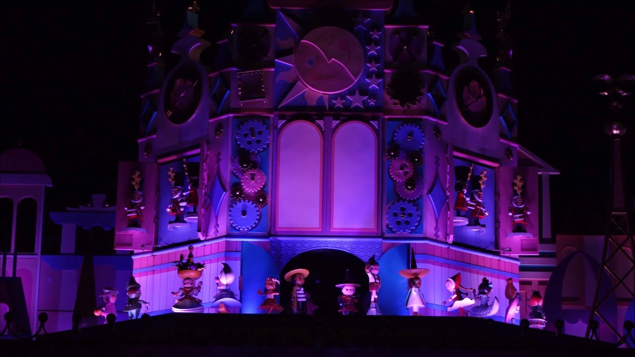 “it’s a small world” Clock Parade Disneyland Paris 2025 (nighttime)