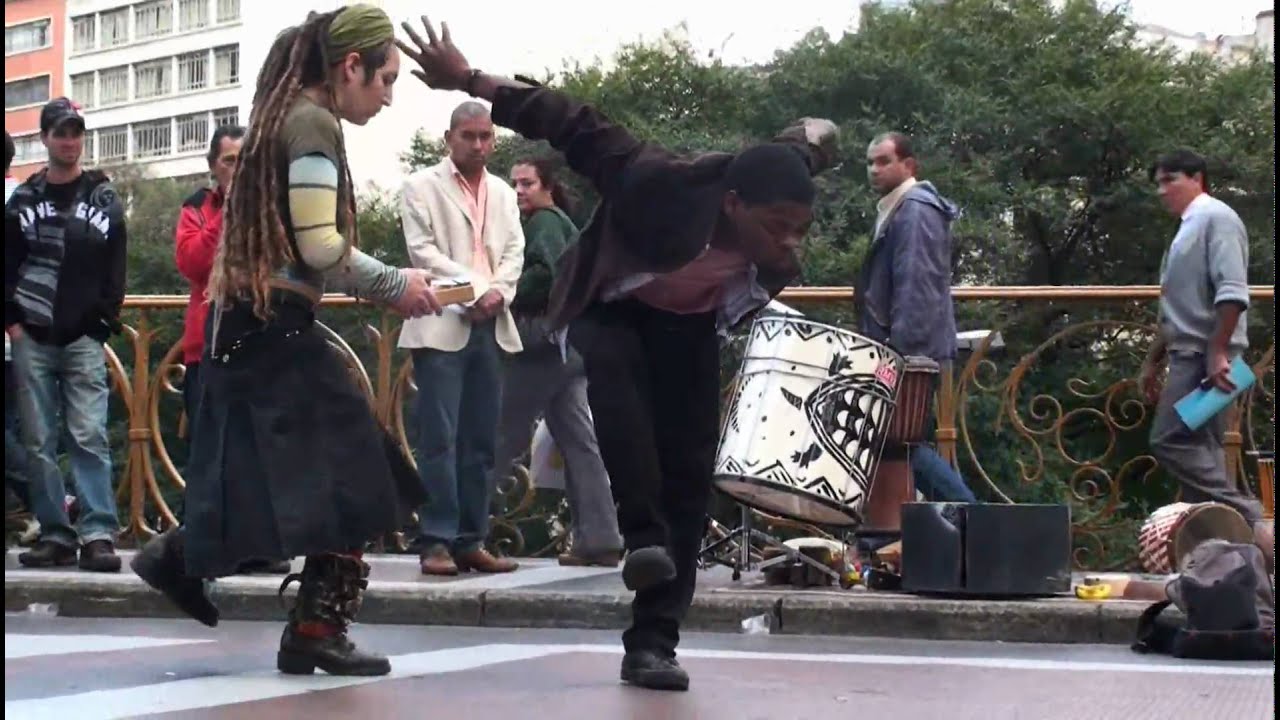 Qudus Onikeku e Simone Sou Performance
