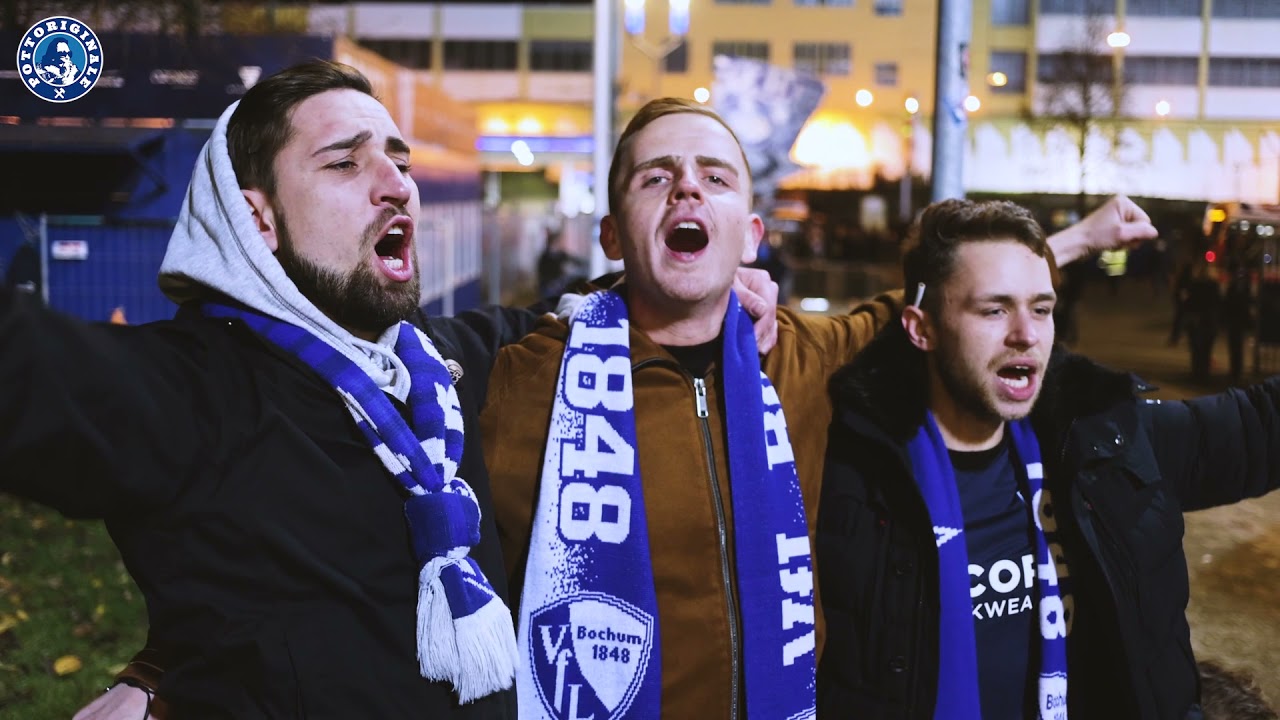 VfL Bochum - Freiburg 2021 /// - Und kommst du in ein Stadion blau-weiße Fahnen wehen