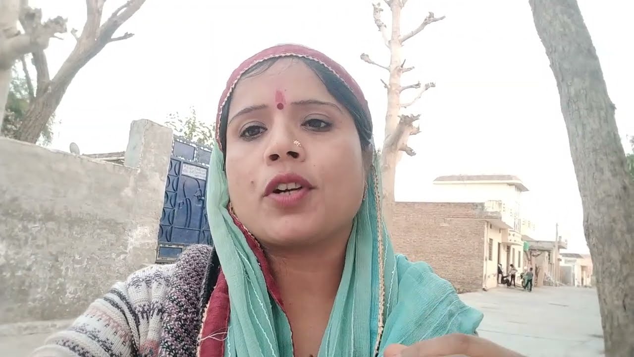 Nihar Ruhi ko dekhkar sital ke sath parem se bate kar rahe  man Sundar serial episode 