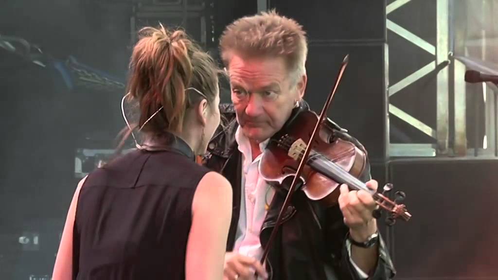 Lars Lilholt Band - Fandens Fiol fra Jelling festivals storskærm 2014