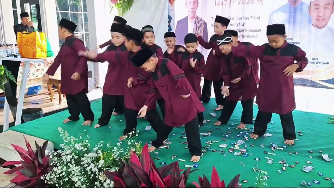 Penampilan Tari Islami Kuy Hijrah Tawaqufan Majlis Ta'lim Al Khoeriyah