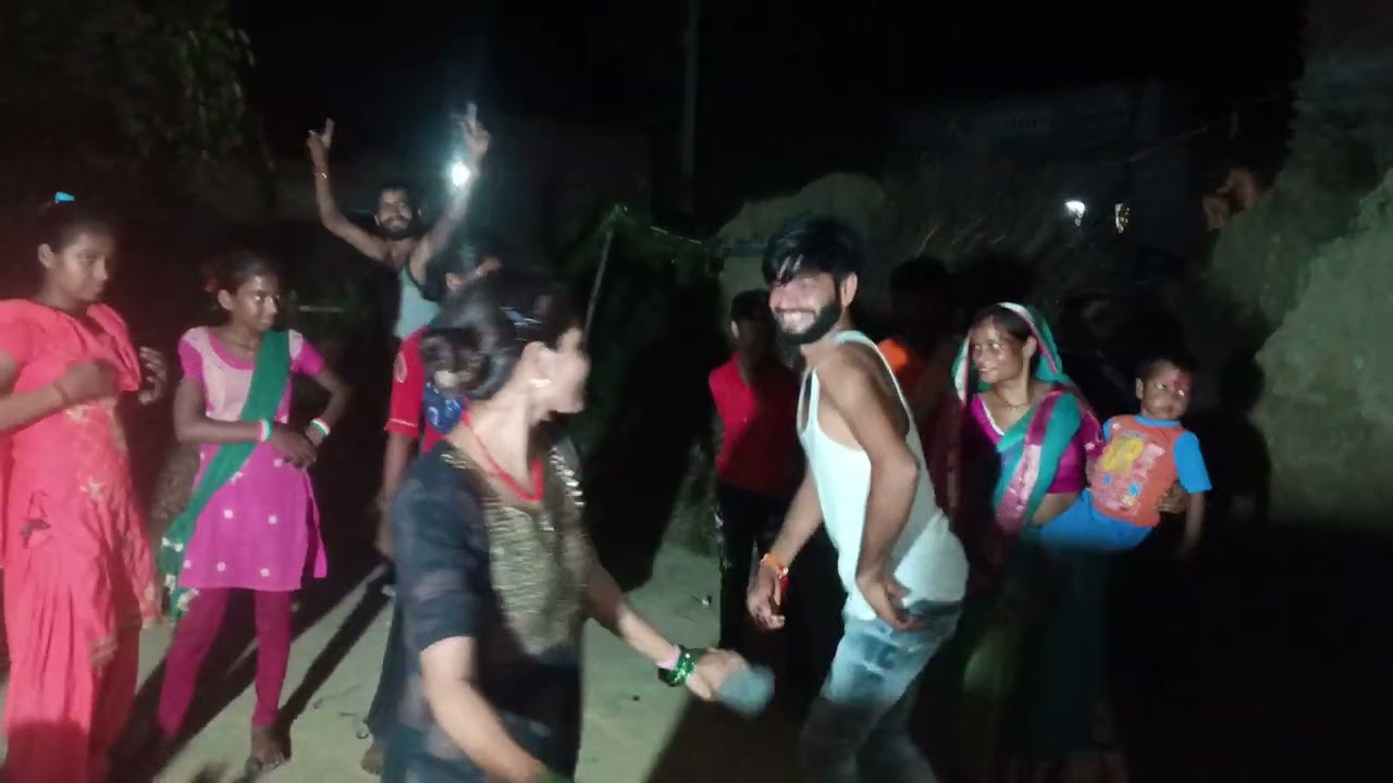 Daal ke dupatta chhori dheere dheere chalegi