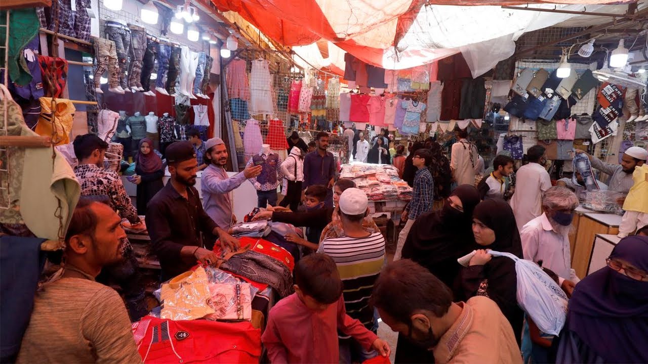 Government considers resuming lockdown amid SOPs violations I Pakistan Observer