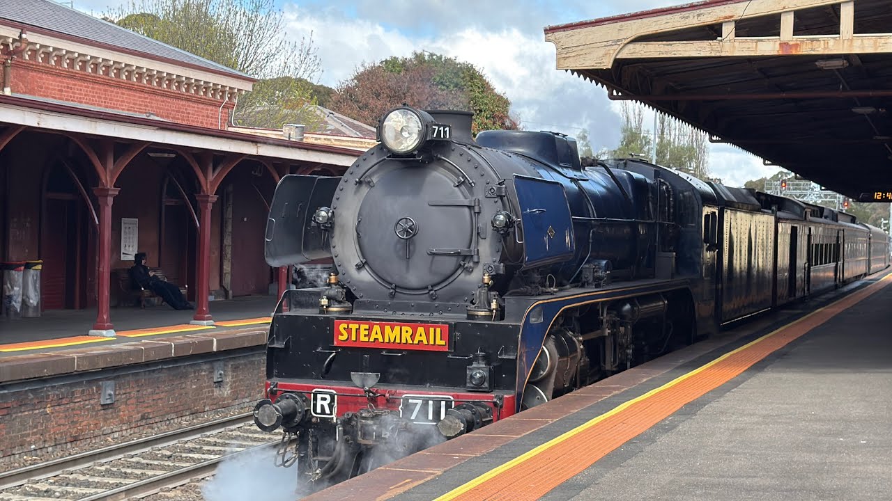 R711 Vintage train to Castlemaine