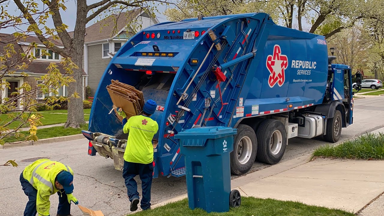 Spring Cleanup 2021: 2 Republic Services Mack LR McNeilus Rearloader Garbage Trucks