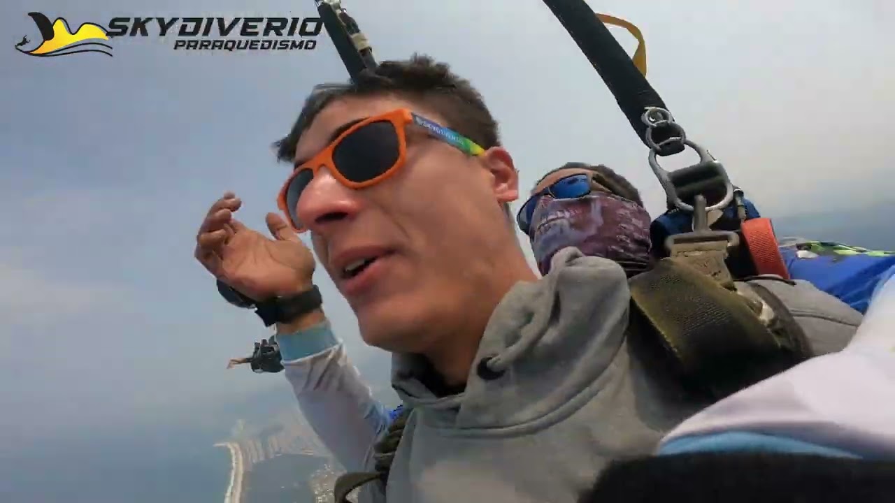 Skydive Rio Paraquedismo Salto Duplo no Rio de Janeiro Visite: http://www.skydiverio.com.br/