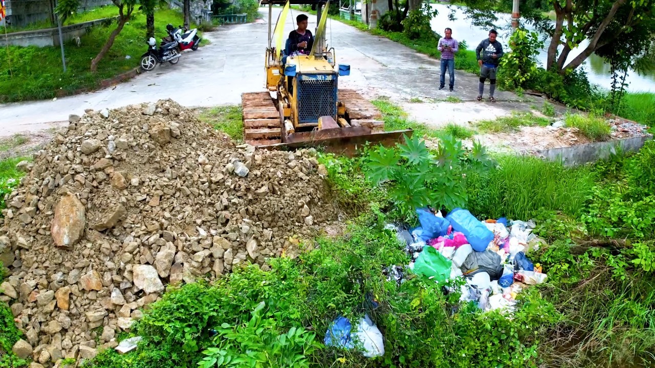Finest Activity Starting Landfill On Good Step & Heavy Equipment Group Trucks 5t And Dozer KOMAT'SU