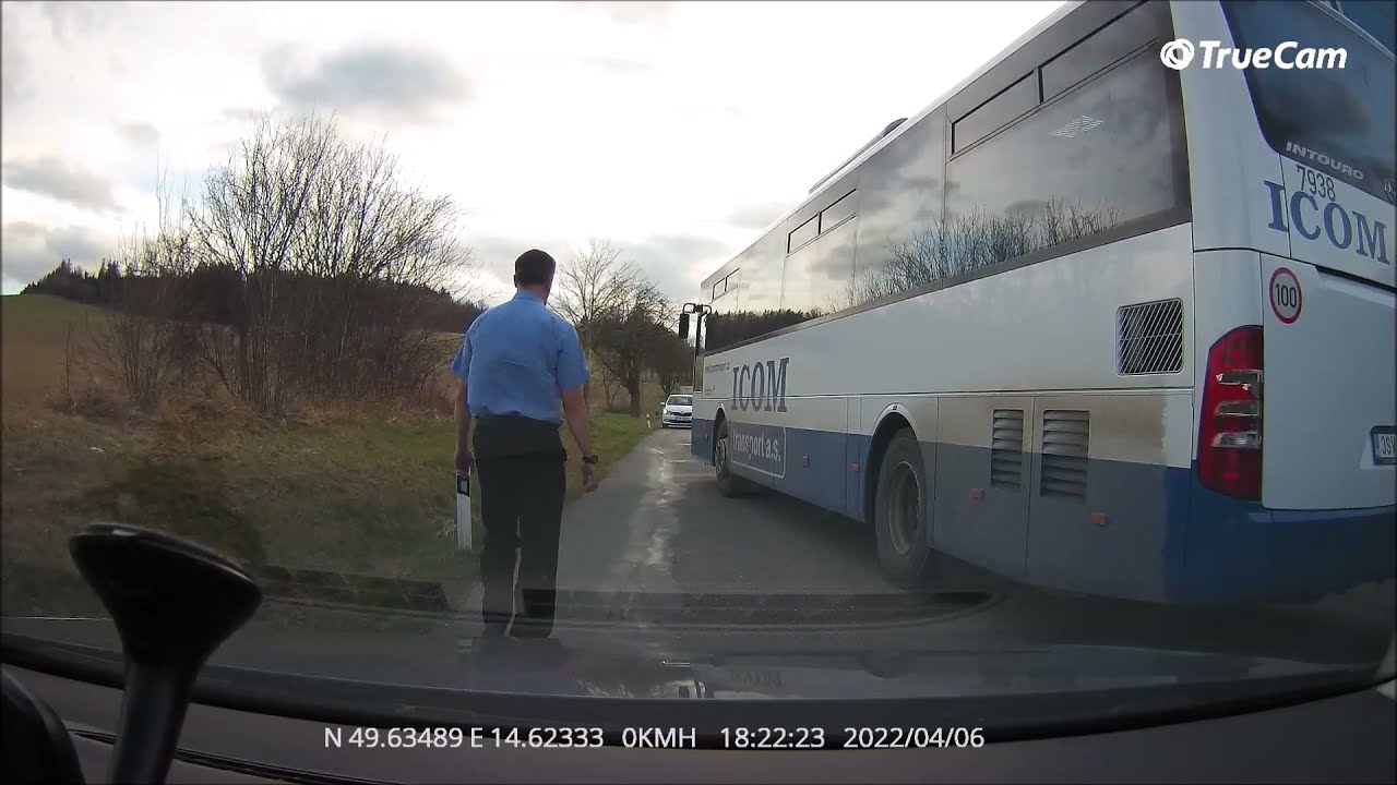 nebezpečn&yacute; autobus&aacute;k