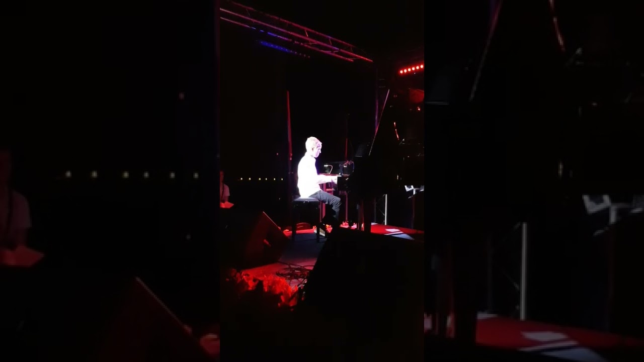 Pianostuk Nuvole Blanche door Stijn Hackmann op Candlelight 18-11-2022