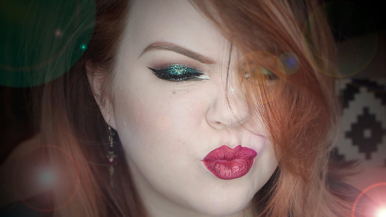 MISTLETOE & SLEIGH QUEEN | Makeup Tutorial
