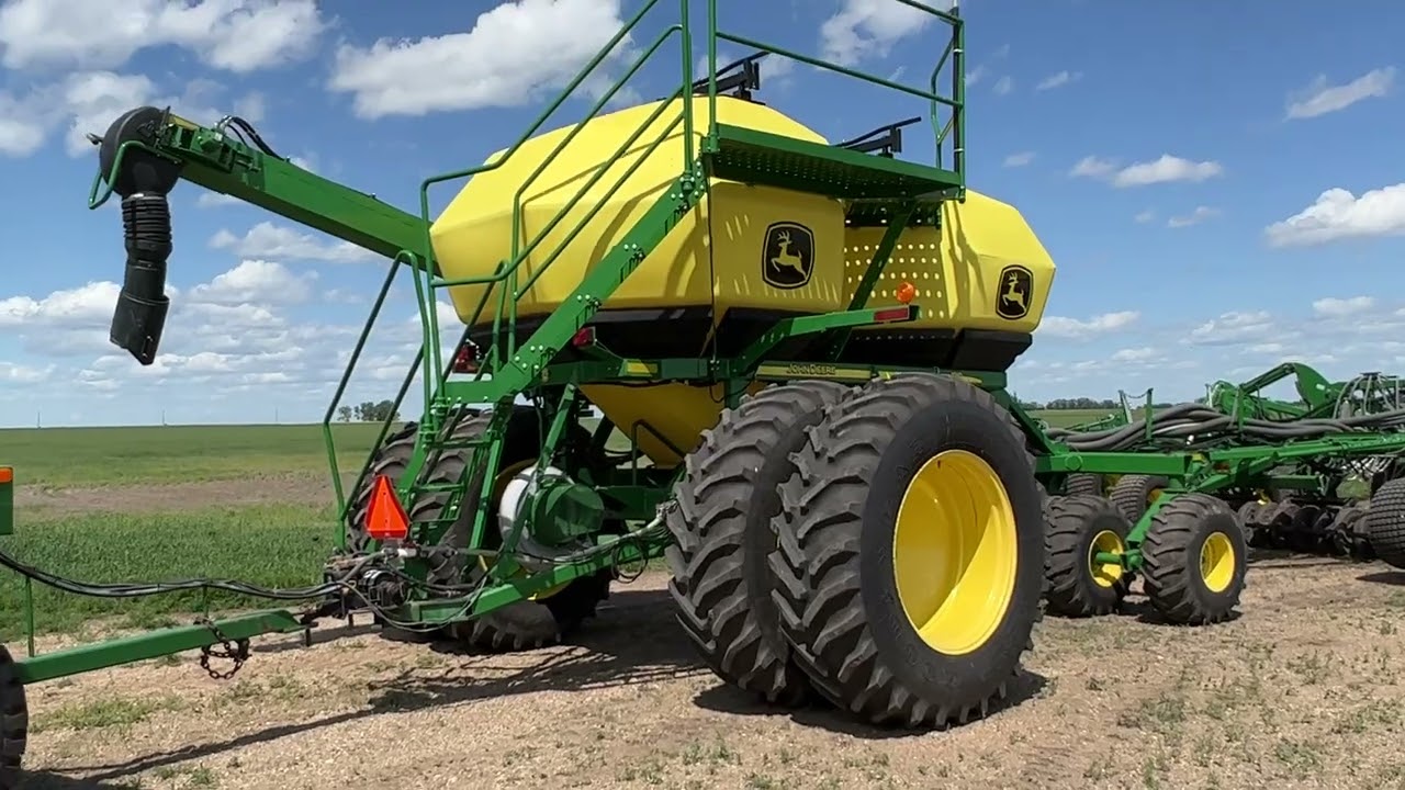 JD 1830 air drill with JD 1910 cart