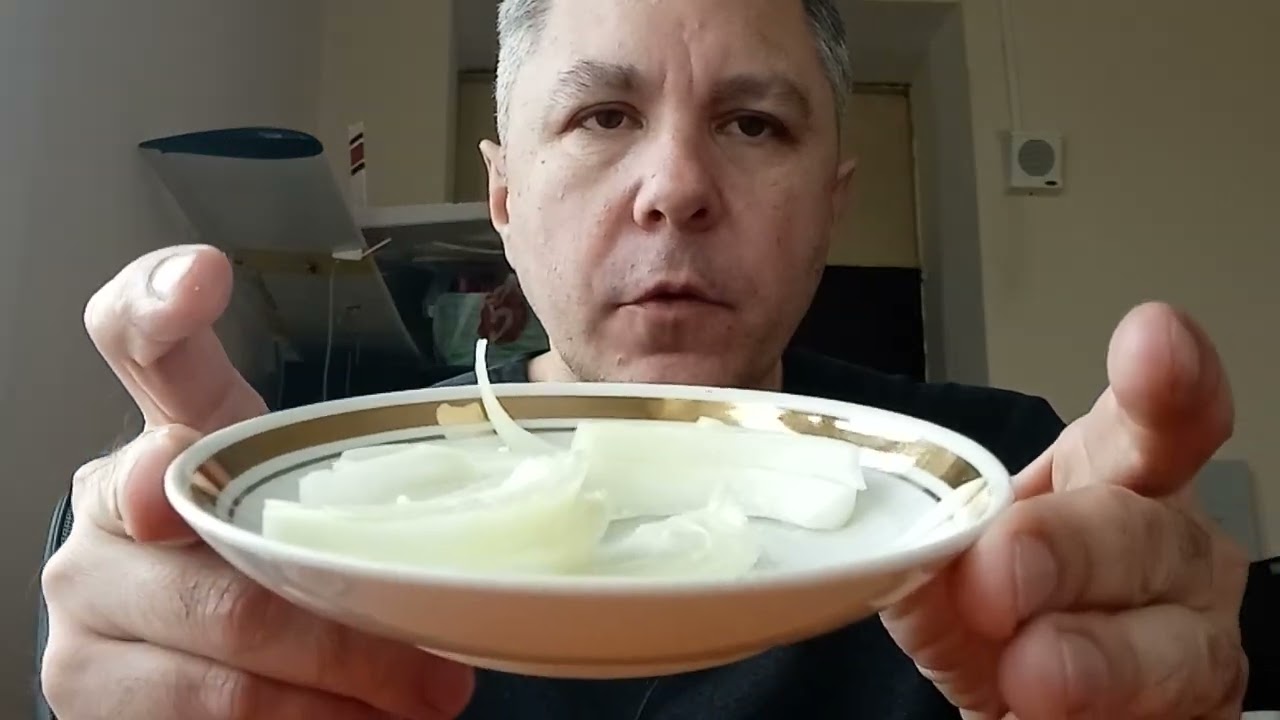 ASMR. БОЛТАЛКА, ПЬЮ ВОДКУ И ЗАКУСЫВАЮ МАРИНОВАННЫМ ЛУКОМ