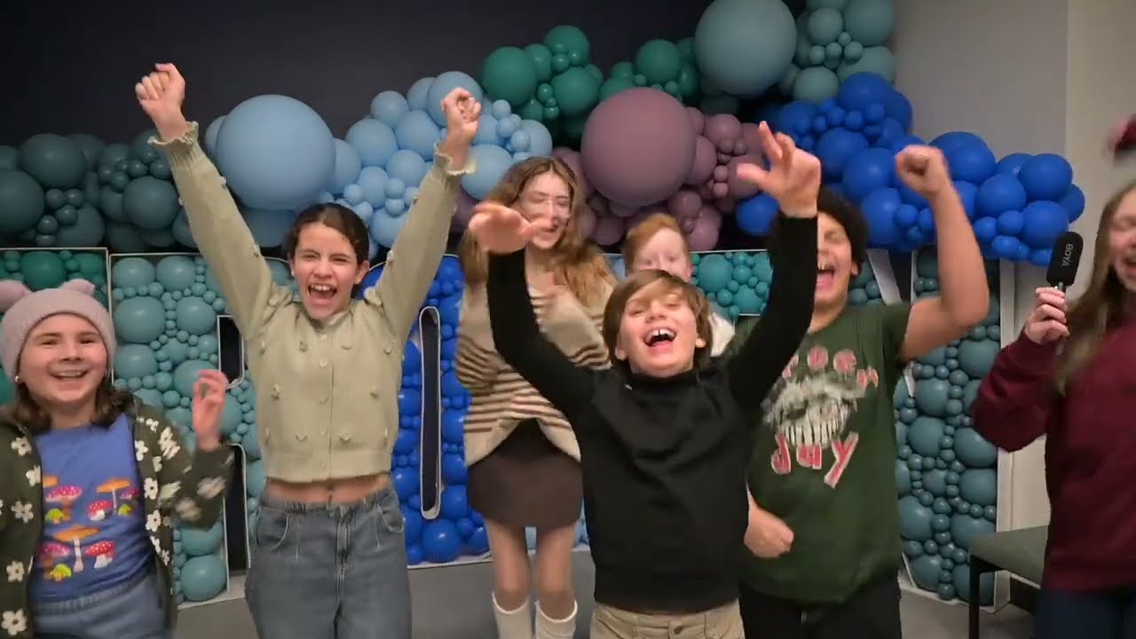 Frozen Review with Christmas Carol Stars
