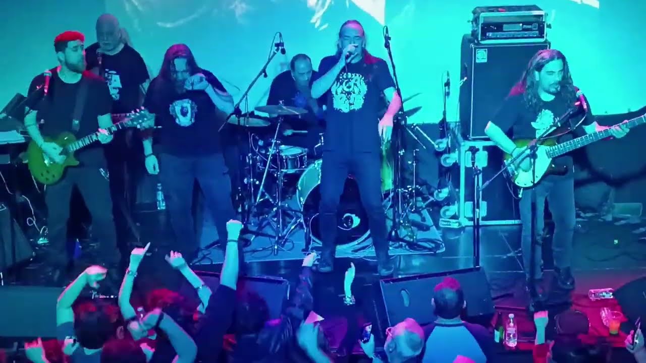 Magic de Spell & Δημήτρης Καλαντζής - Κυρ Παντελής (live)