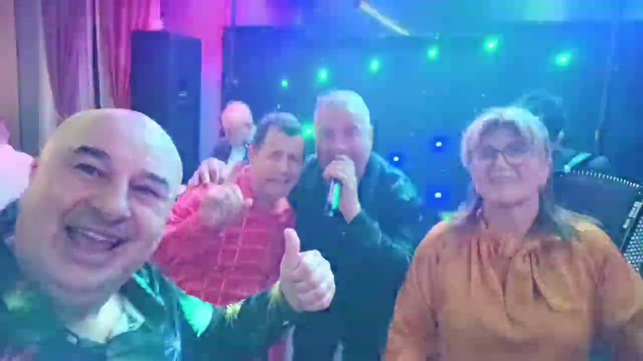In Campina,la restaurantul Kiss,dupa revelion ne-a venit damblaua pe manele😉👍😘