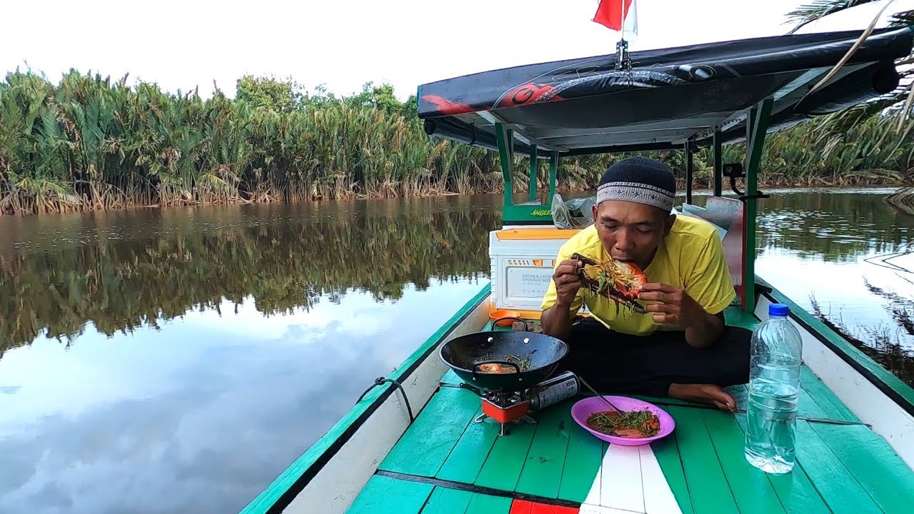 Masak hasil buruan setelah capek strike dikeroyok kawanan udang yang kelaparan