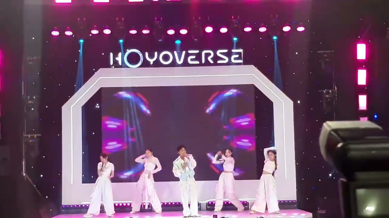 HoyoFest 2025 Ngày Đầu