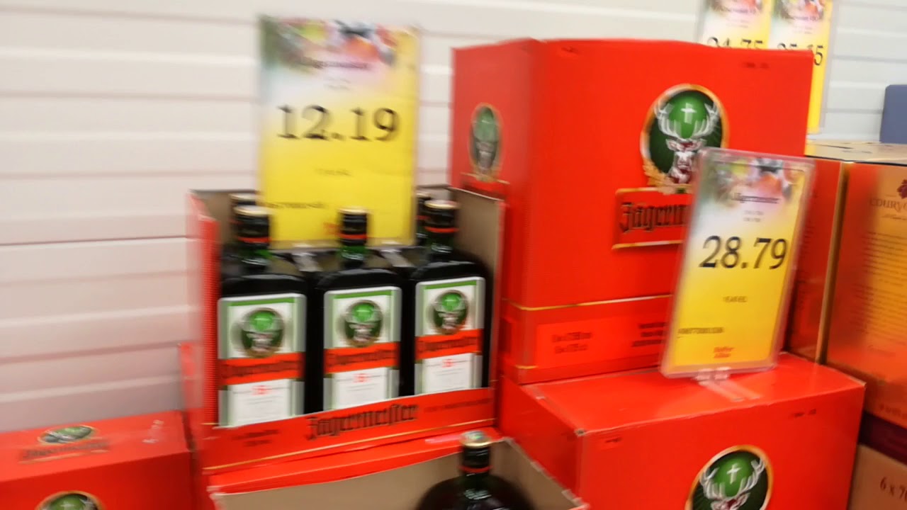 Алкагольный маназин Superalko в Латвии на границе с Эстонией.