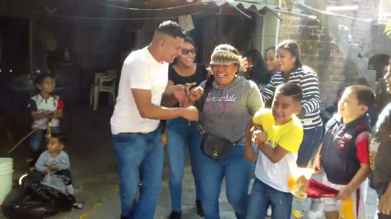 Así se festeja en mexico #mexico #fiesta #family 