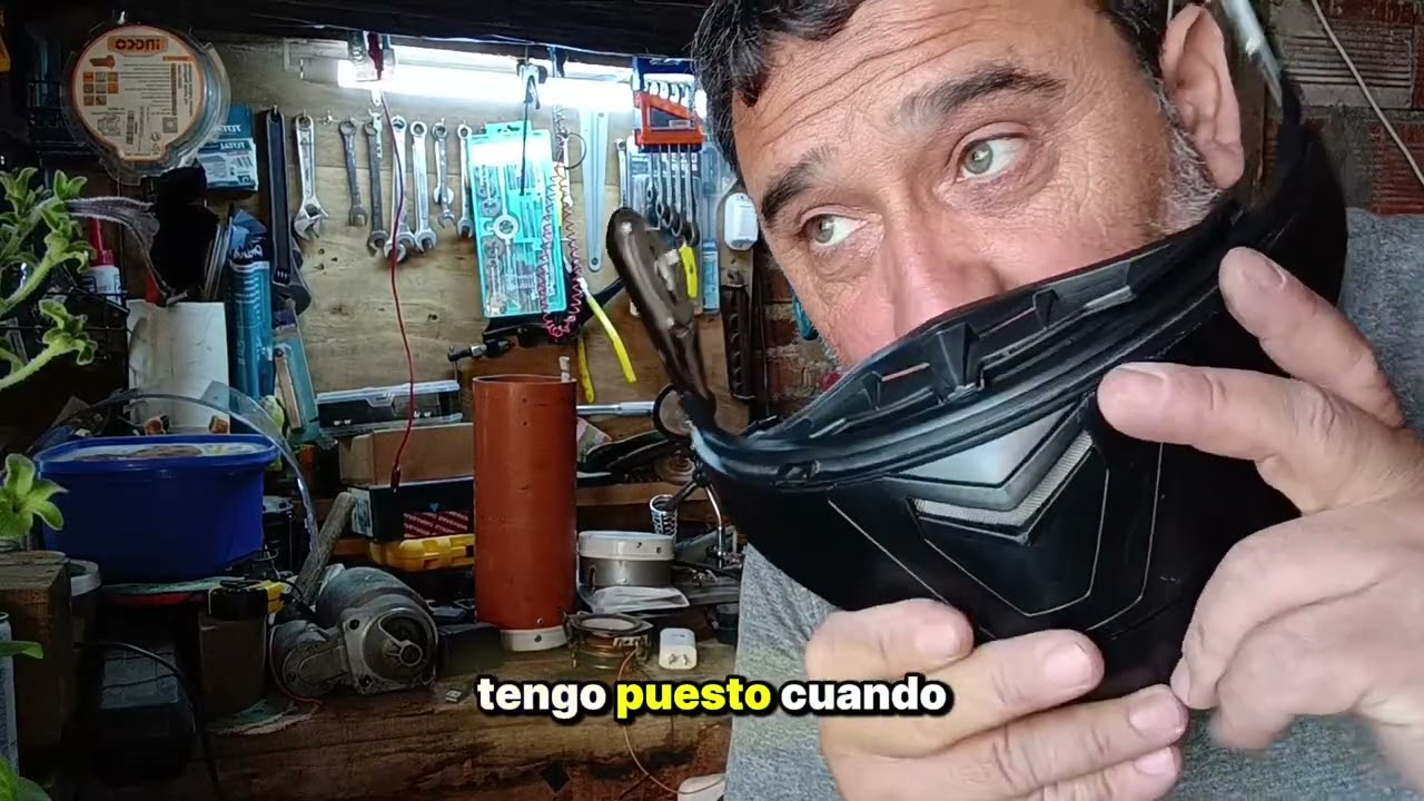 Reparación de casco de moto rebatible 