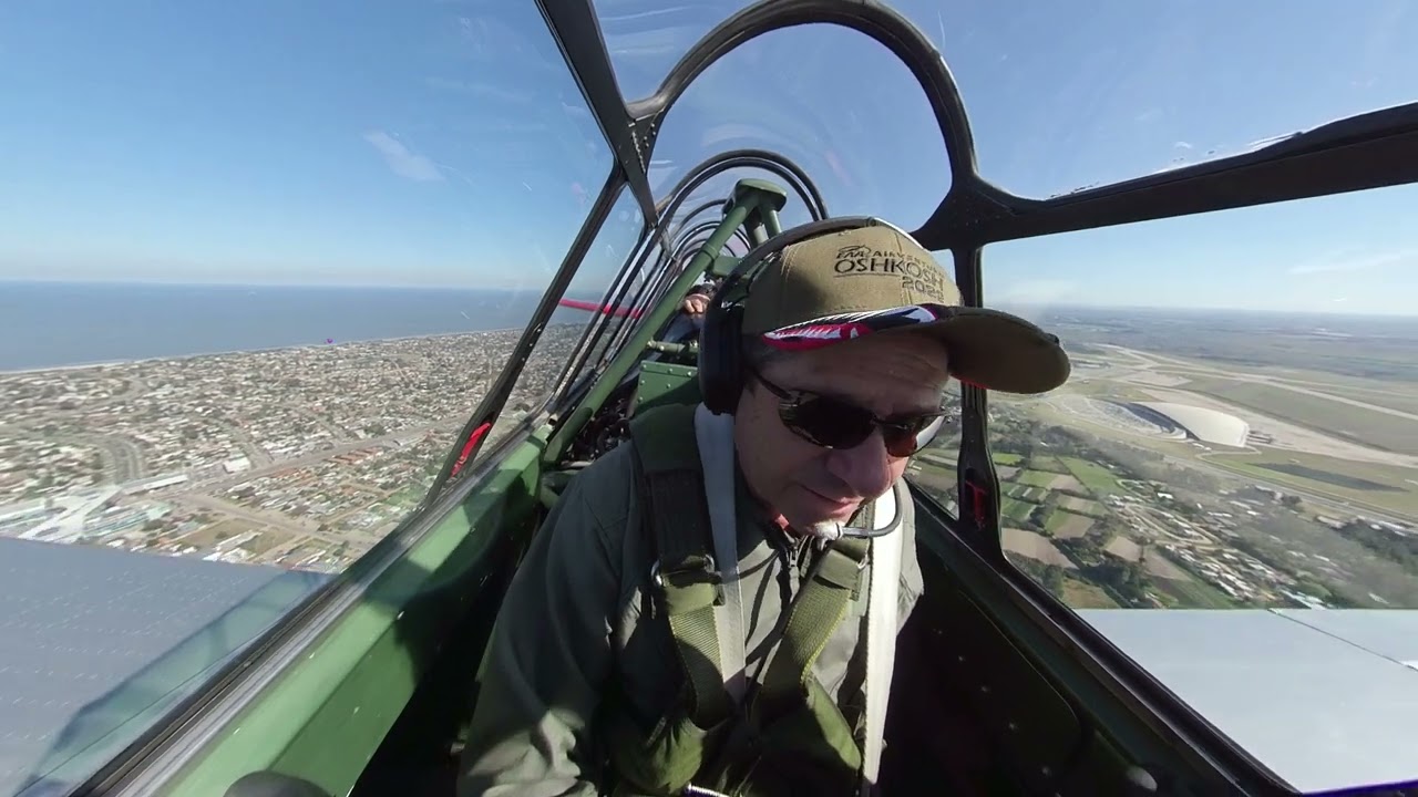 T-6 TEXAN FAU 366 sobre el Museo Aeronáutico 4k