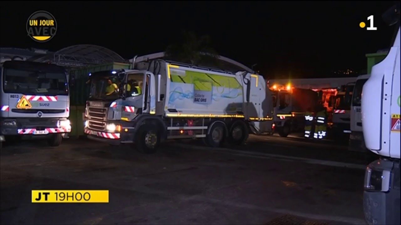 "UN JOUR AVEC ..."  Michel, Yannick et Jean-Denis, éboueurs à Sainte-Marie