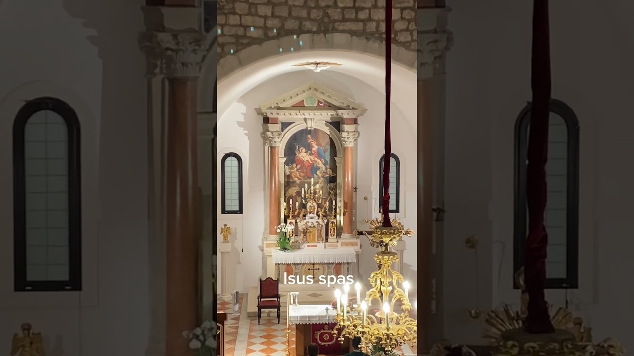 Do nebesa u prekrasnoj crkvi Gospe Karmelske u Bolu, Brač.