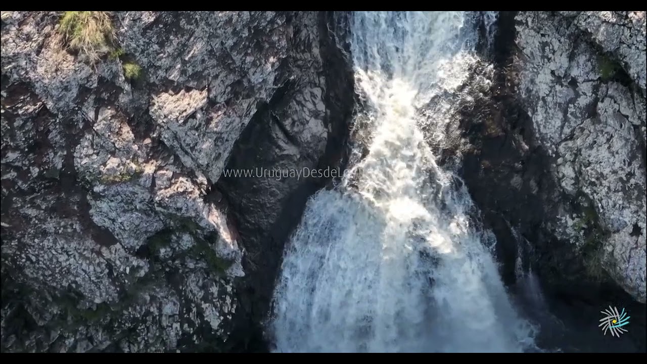 Video aéreo de las cascadas Grande y del Indio, Valle del Lunarejo, Rivera y Tacuarembó M3 14582 509