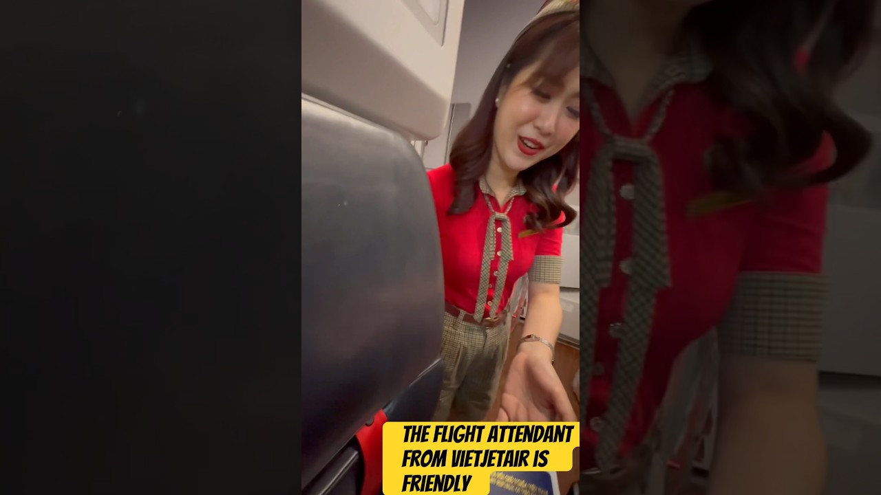 The flight attendant from VietjetAir is friendly #thailand #vietjetair #kimelias