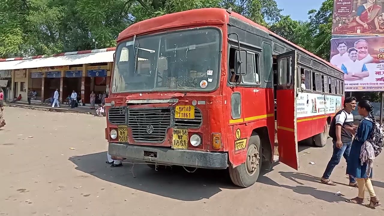 Shirpur Msrtc Bus Stand #msrtc #bus #travel #vehicles #transport #lalpari #dhule #old #shirpur 