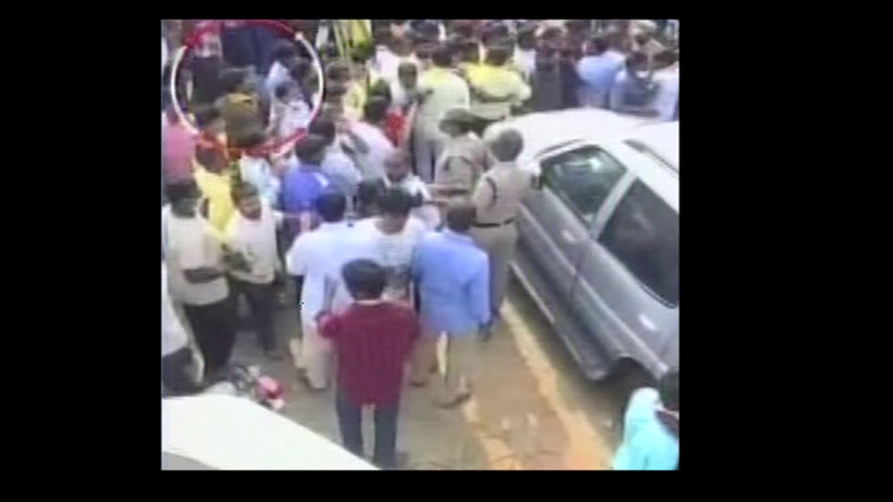 TDP Followers Attack on YSRCP MP Vijayasai reddy's Car || Ramatheerdham
