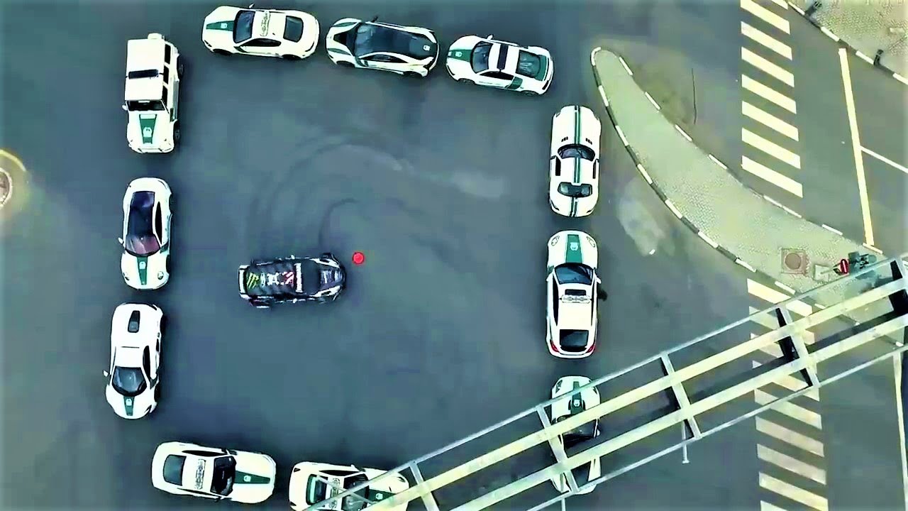 Dubai police cars VS Racer F1 Driver Fernado Alonso Spectacular Racing  Beating  Dubai Police Cars