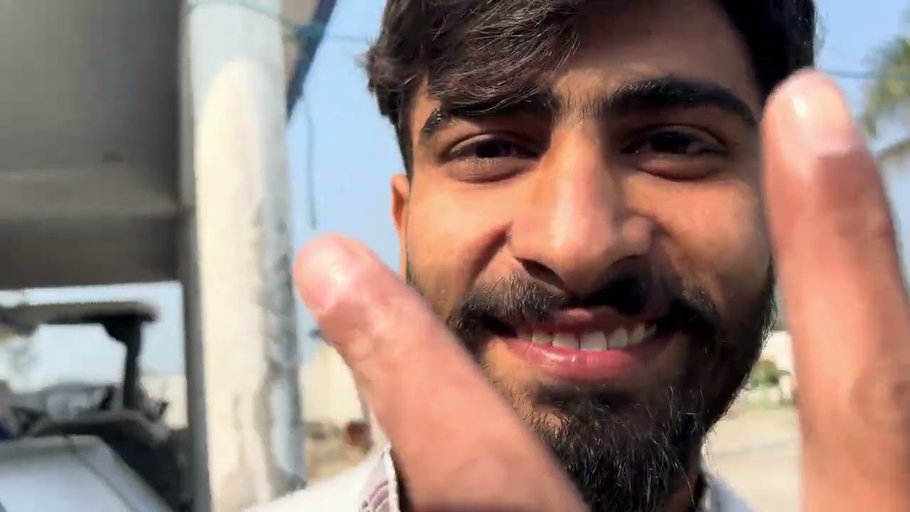Aja gaye papa ka satha  kam par😊😊😀