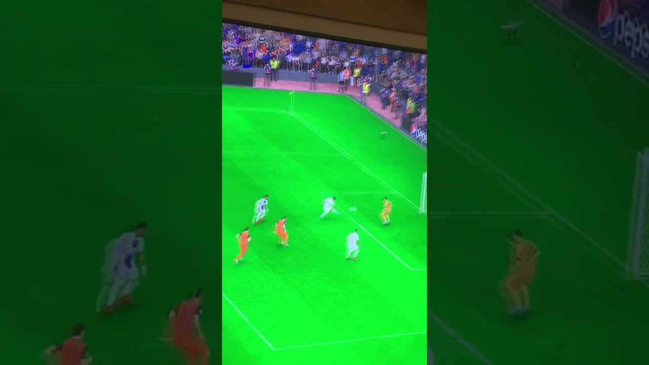 Pase de tacón de Mbappe aMessi
