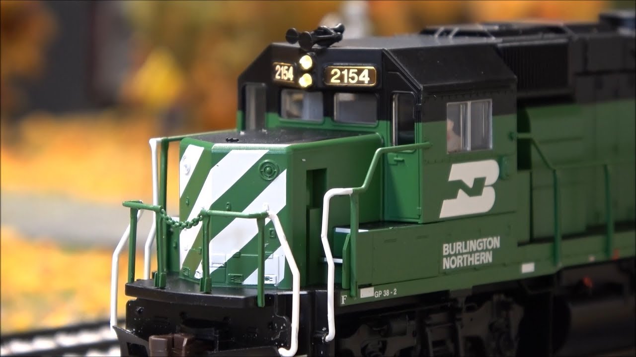Review: Atlas GP38-2 w/DCC ESU LOKSound Burlington Northern Scheme!