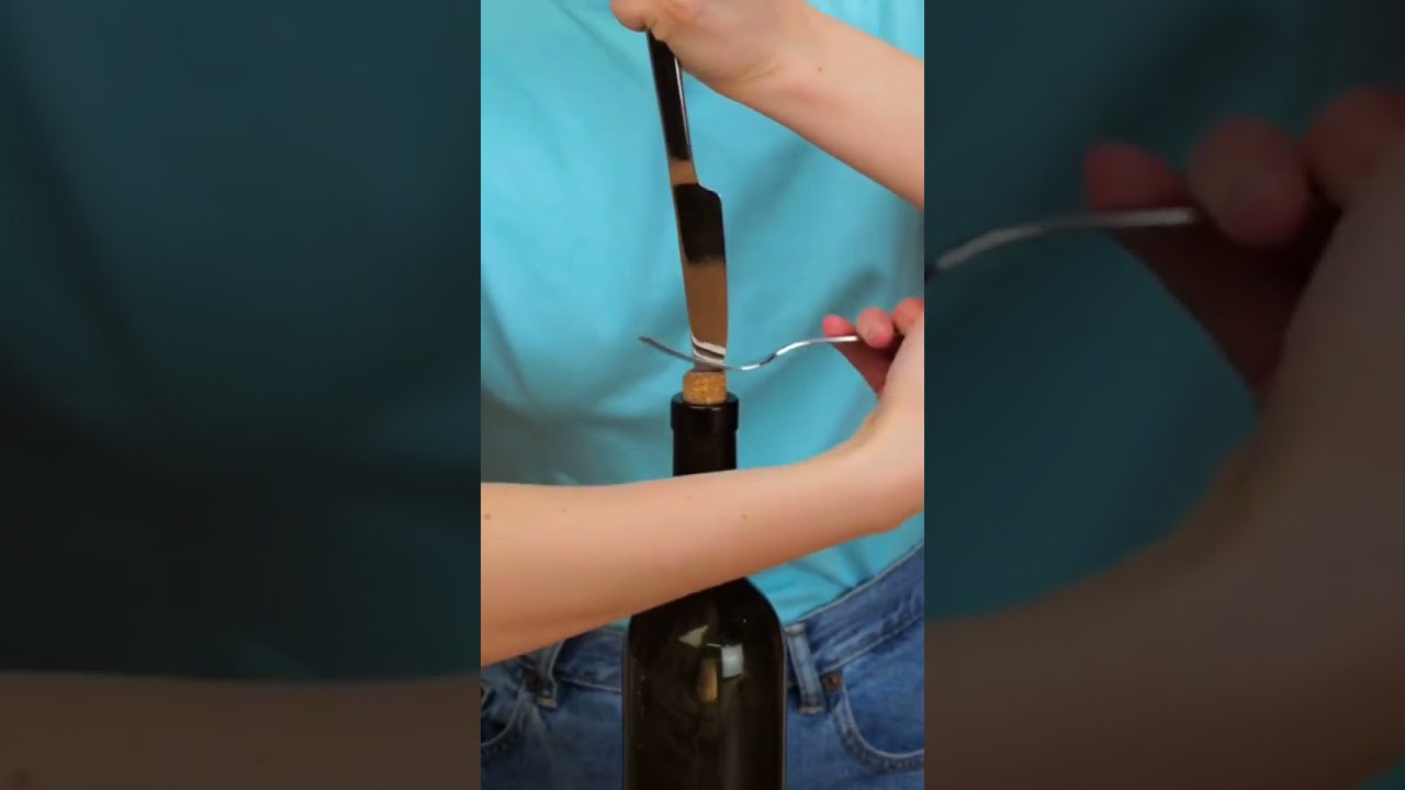 How to open a wine bottle using a bread knife and fork🤯