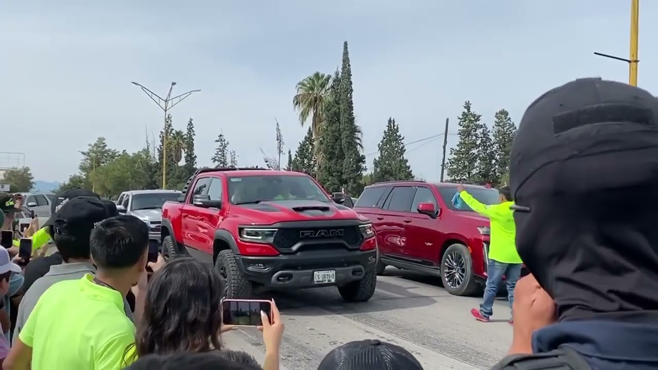 TRX vs Escalade V