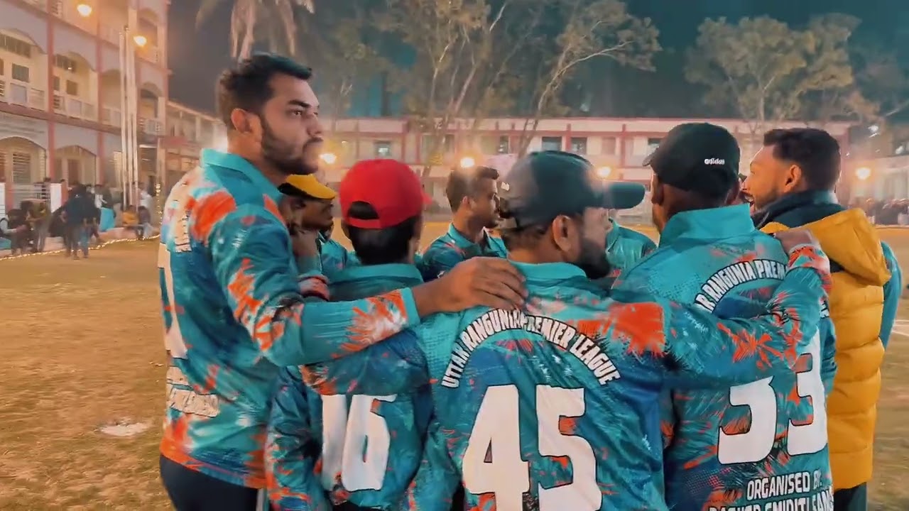 ফাইনাল ম্যাচ রাতের বেলা। 