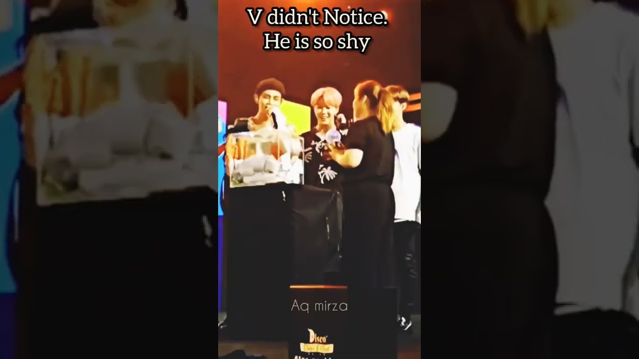 Crazy Bts Army 😱❤|| she hugs v on stage😯😍|#v #taehyung #bts #btsconcert #army #tae #pakistan #cute-v