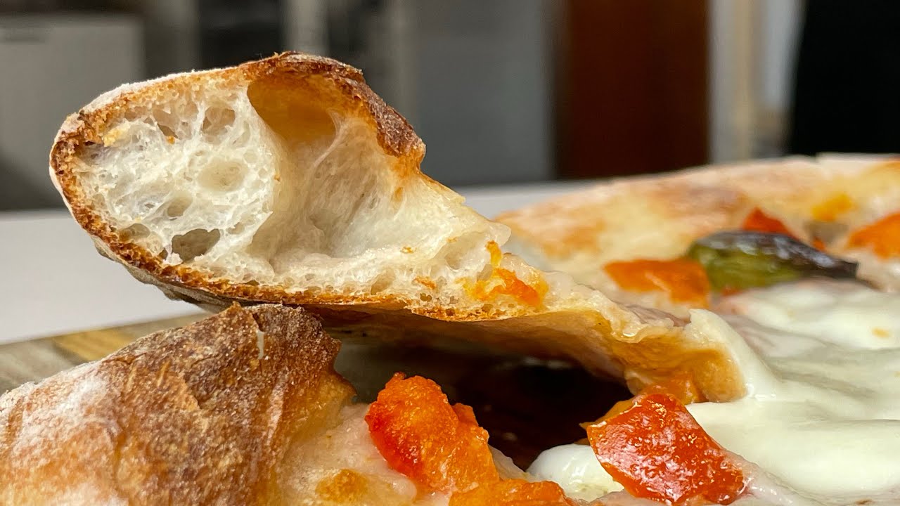 Receta de Masa de Pizza Estilo Napolitano con Poolish: ¡Logra una Textura Perfecta!