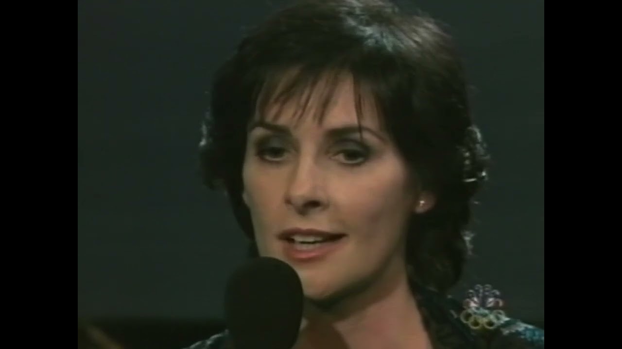 Enya - 'May It Be' on 'The Tonight Show with Jay Leno' (2002) LIVE Vocals!