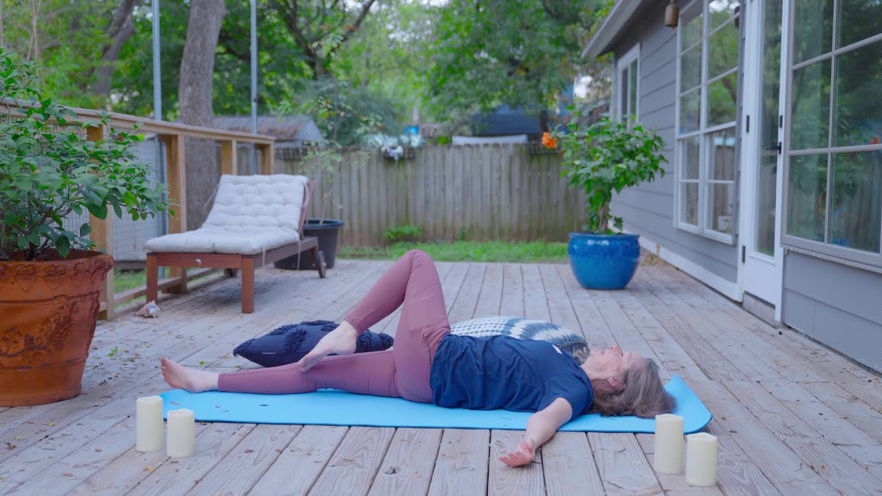 🧘&zwj;♀️ Gentle Yoga, Big Benefits &ndash; Stretch into Graceful Aging!