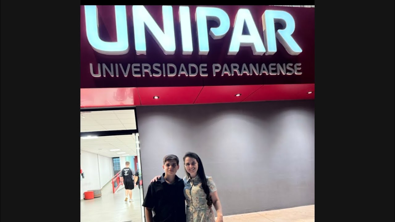 Fui convidada pra cantar na Unipar, levar a música naquela Universidade Paranense