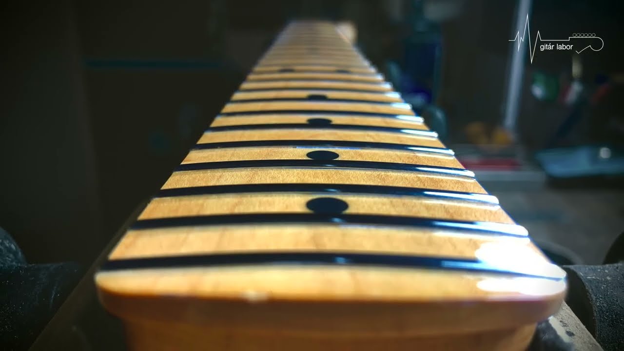 Elektromos git&aacute;r teljes be&aacute;ll&iacute;t&aacute;sa