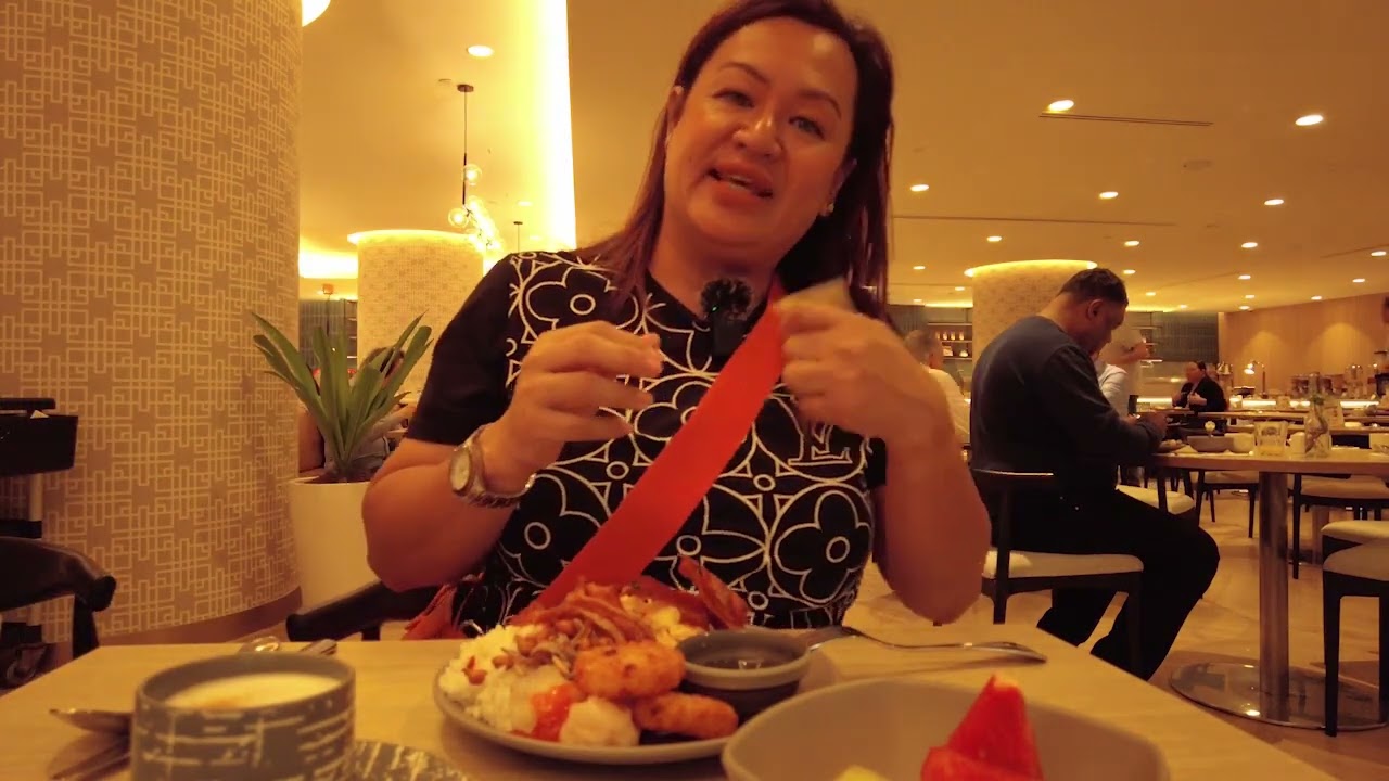Breakfast buffet @feastasia Mecure Roxy Hotel Singapore vlog review