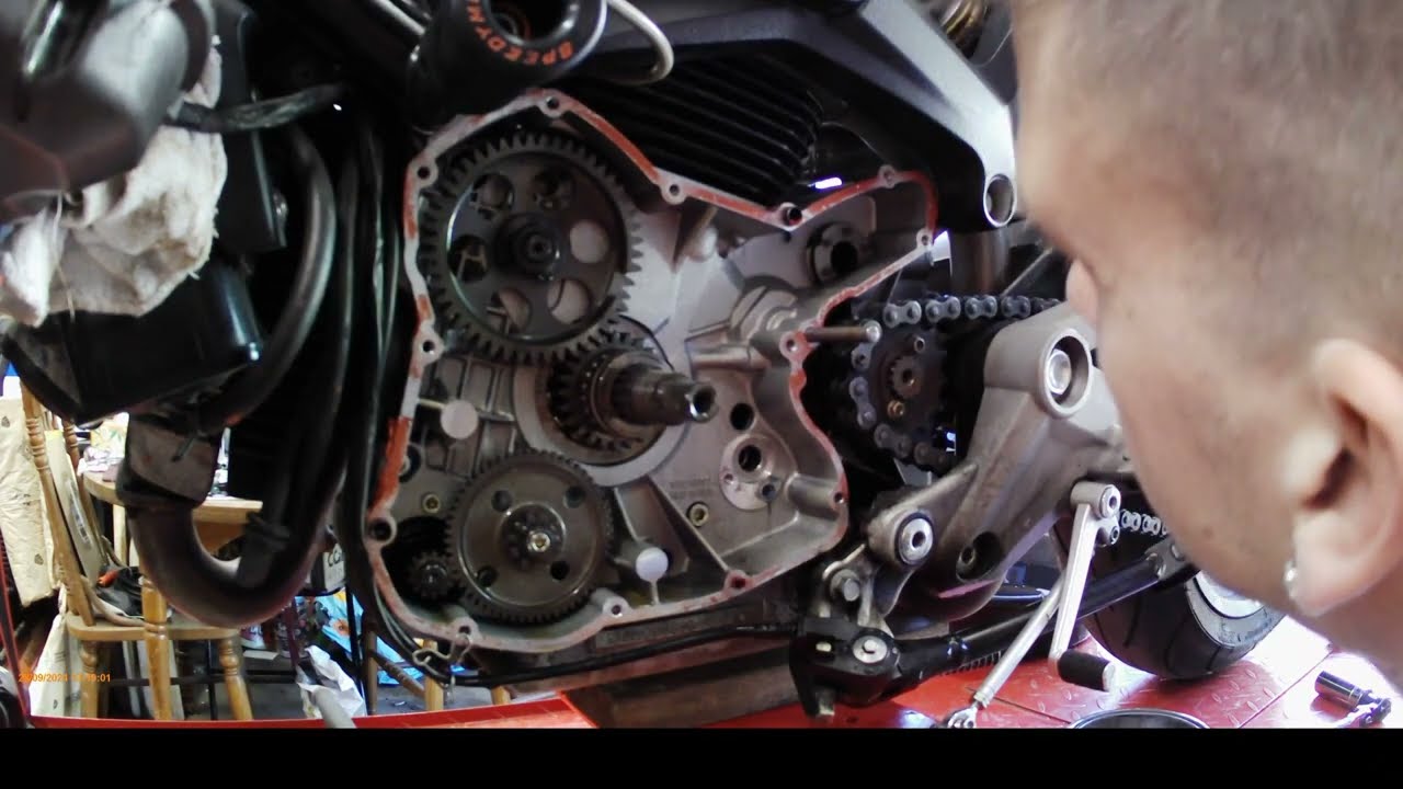 Ducati stuck in gear. How to diagnose the problem. #ducati #transmission #howto #mechanic